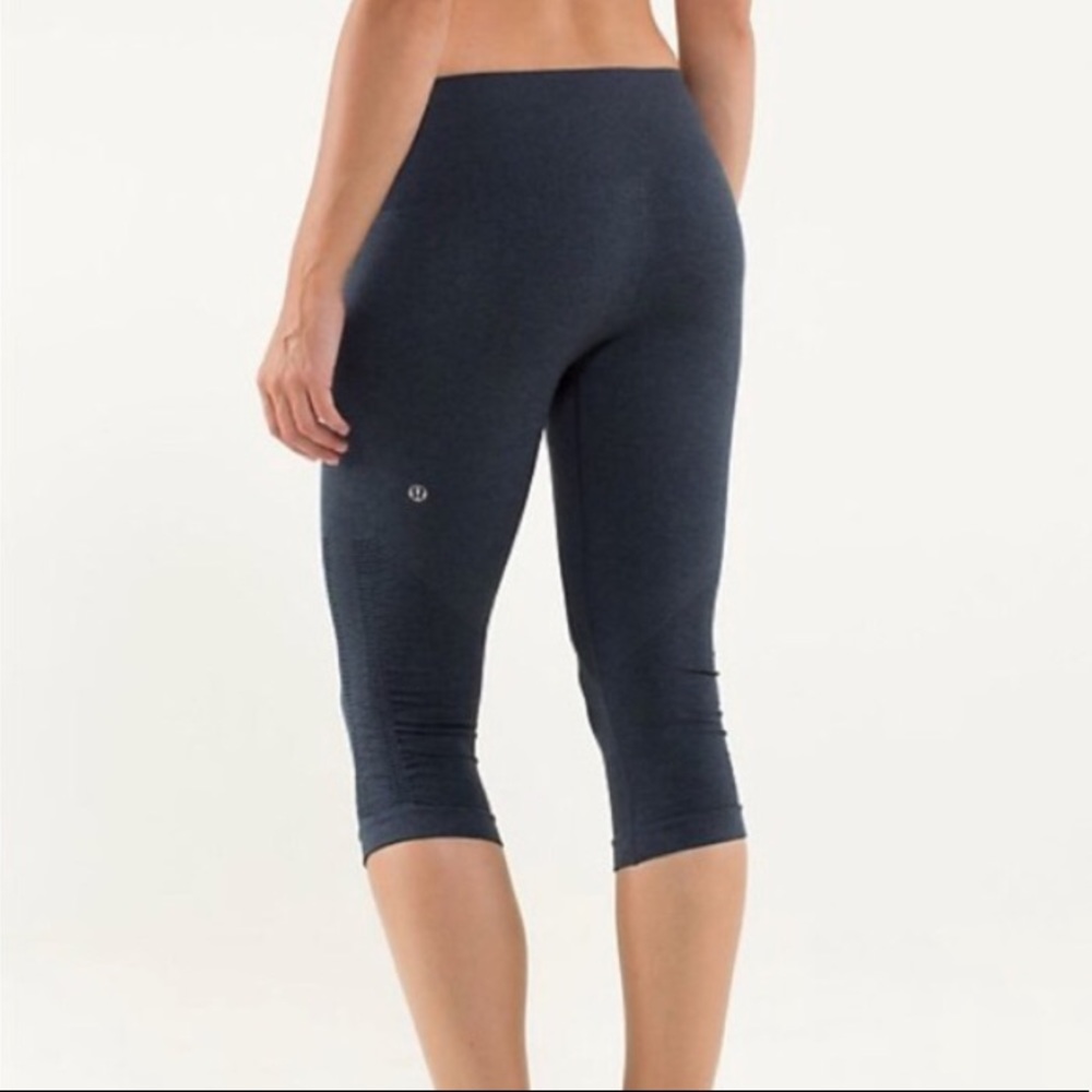 Lululemon In the Flow Cropped Leggings (size 4)